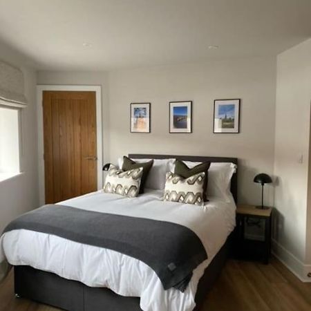 New Modern Studio Apartment Near To City Centre Salisbury Buitenkant foto