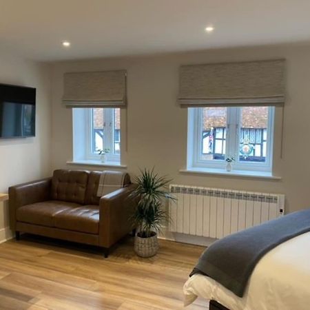 New Modern Studio Apartment Near To City Centre Salisbury Buitenkant foto
