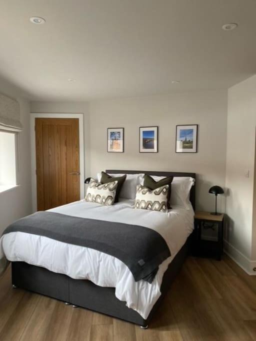 New Modern Studio Apartment Near To City Centre Salisbury Buitenkant foto