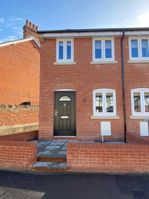 New Modern Studio Apartment Near To City Centre Salisbury Buitenkant foto